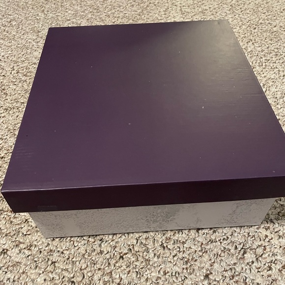 MAKE ME AN OFFER and bundle it! Large purple gift box. Approx 12”X11”X5” - Picture 1 of 11